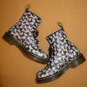 Dr. Martens- Floral (W Size 6)